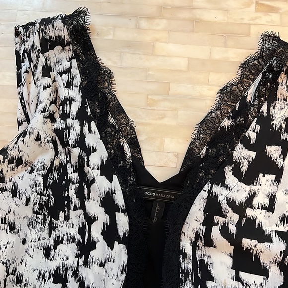BCBG tank with Lace Trim - Picture 2 of 2